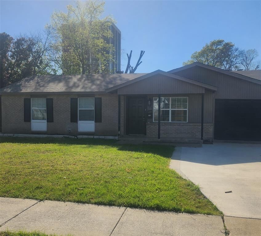 Property Photo:  321 Cottonwood  TX 75080 