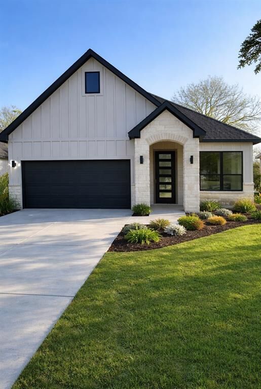 Property Photo: 205 Grayson Street TX 75452