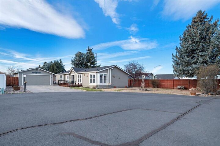 Property Photo:  1875 NE 6th Street  OR 97756 