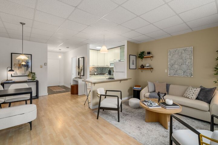 Property Photo:  22 Chestnut Pl M3  MA 02445 