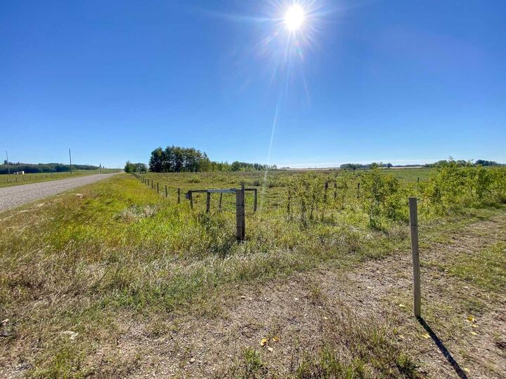 Property Photo:  NE 11-33-21 W5th  AB T4H 1P0 