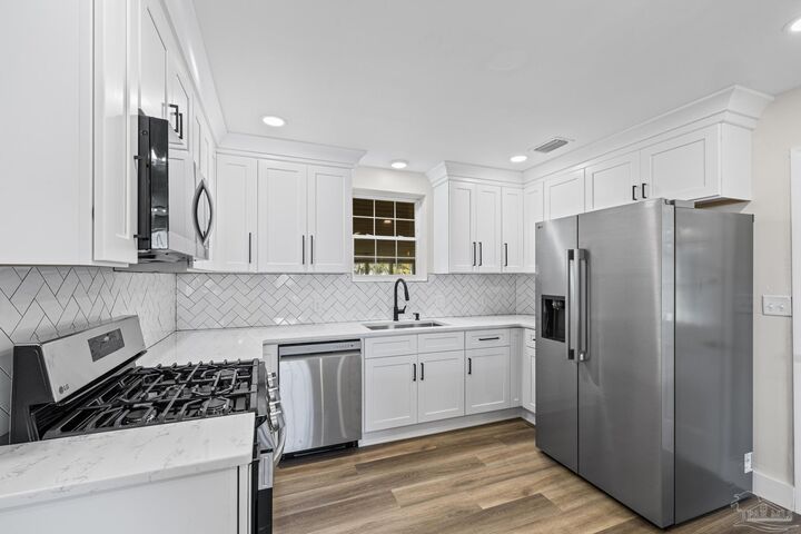 Property Photo:  3200 E Avery St  FL 32503 