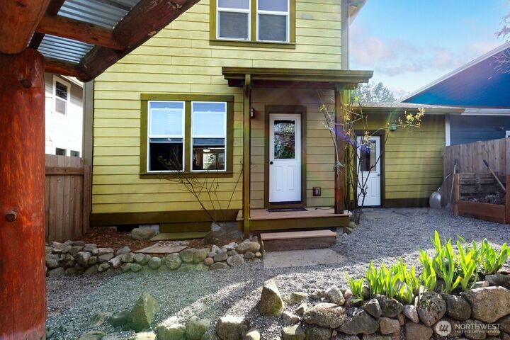 Property Photo:  1014  Park Street 2B  WA 98250 