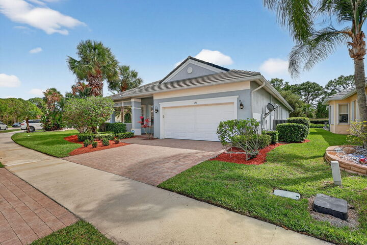 Property Photo: 191 NW Willow Grove Avenue FL 34986