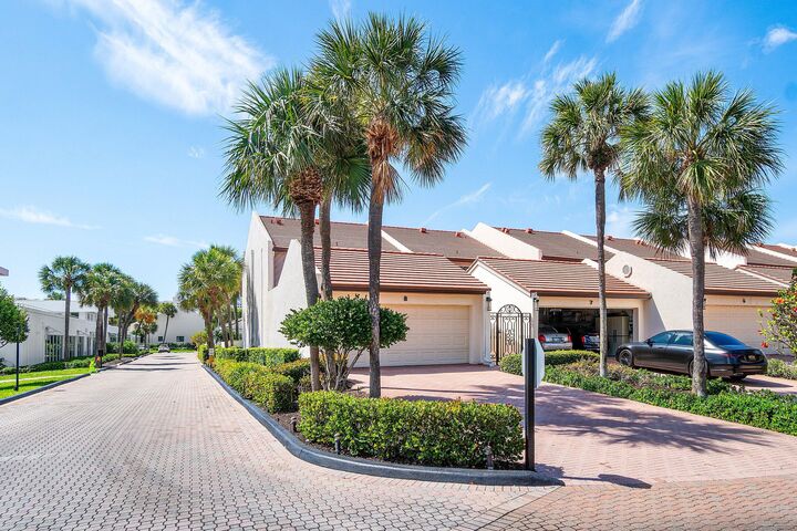 Property Photo:  2717 N Ocean Boulevard 0080  FL 33431 