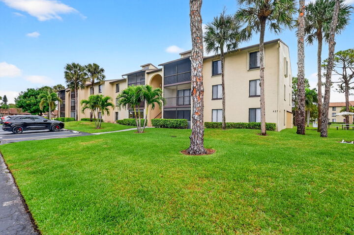 Property Photo:  627 Sea Pine Way B2  FL 33415 