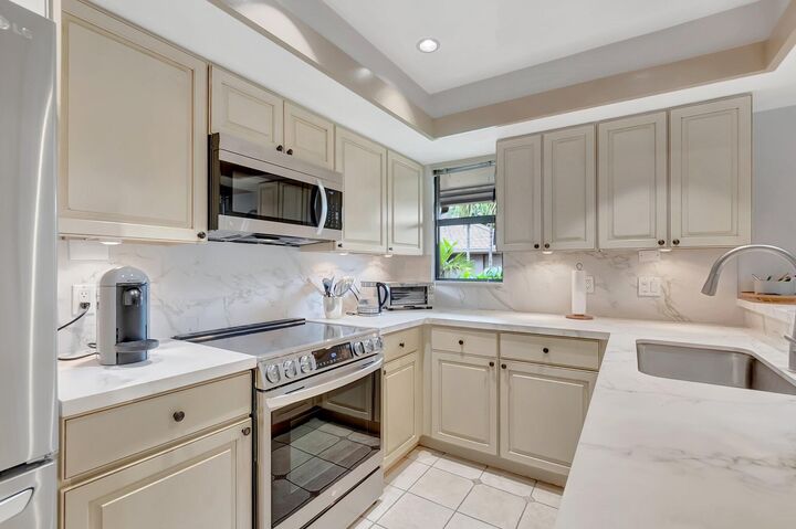 Property Photo: 7067 Rain Forest Drive FL 33434