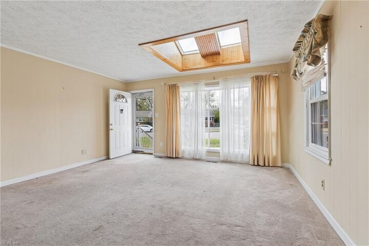 Property Photo:  146 Lynnhaven Dr  VA 23666 