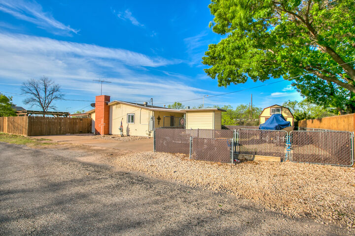 Property Photo: 1510 Loop Drive TX 76904