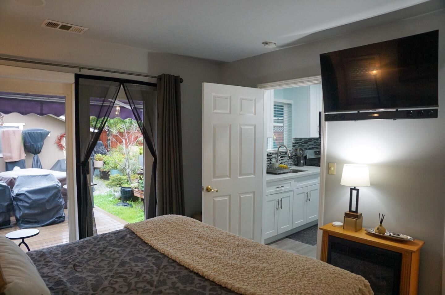 Property Photo:  1524 Jasmine Street B  CA 94402 