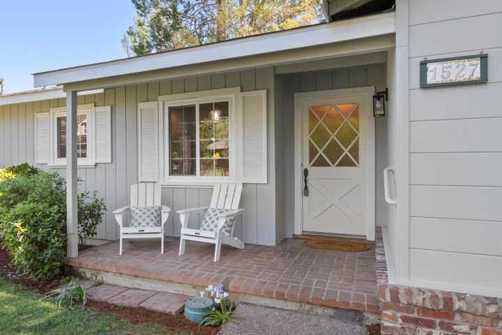 Property Photo:  1527 Laurel Place  CA 94025 