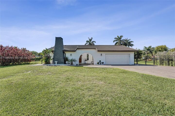 Property Photo:  4701 SW 110th Ave  FL 33328 