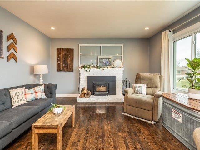 Property Photo:  3211 W Queen Pl  WA 99205 