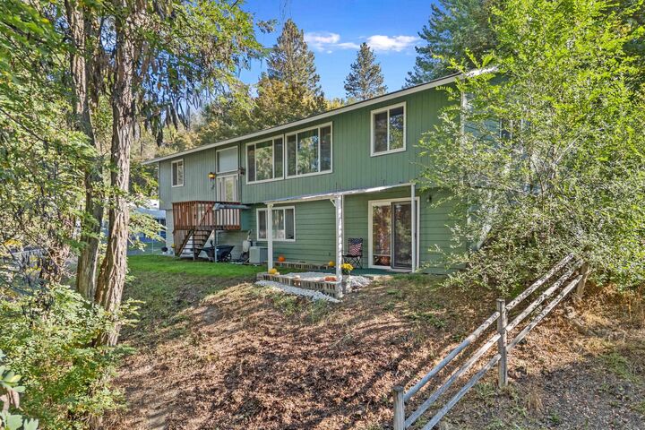 Property Photo:  780 N Elm St  WA 99114 