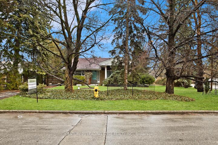 Property Photo:  1 Bradgate Road  ON M3B 1J6 