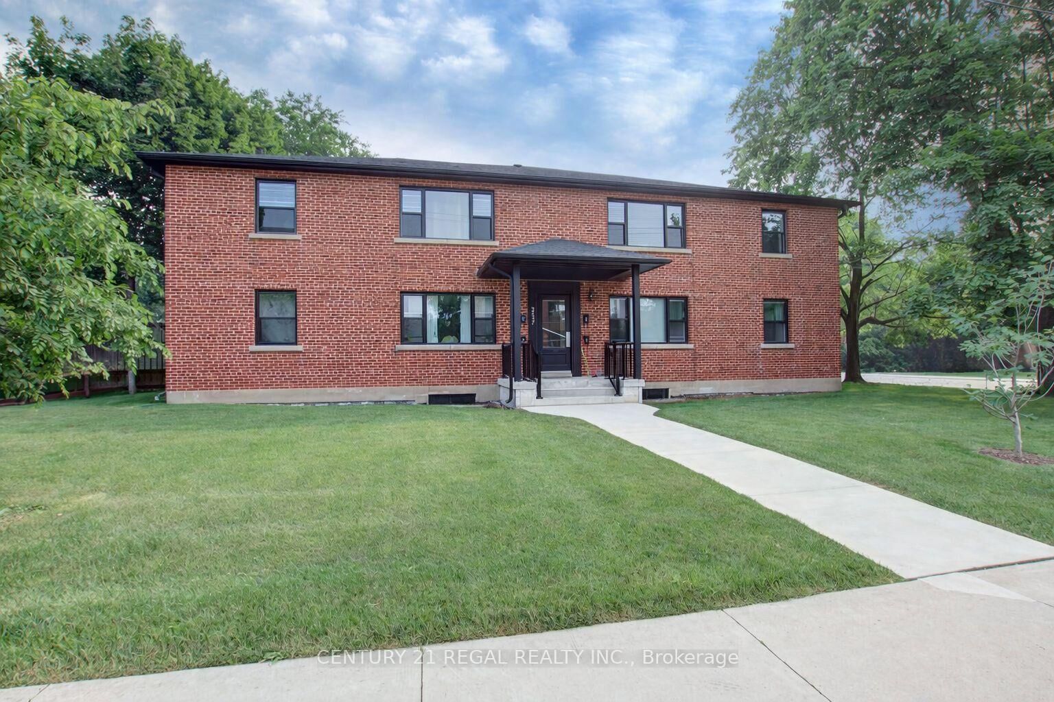 Photo de la propriété: 2127 Harris Crescent ON L7R 1G4