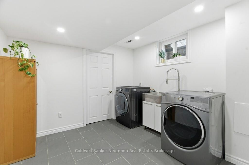 Property Photo:  80 James Street W  ON N1G 1E6 