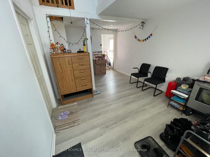 Property Photo: 547 Montrave Avenue ON L1J 4S8
