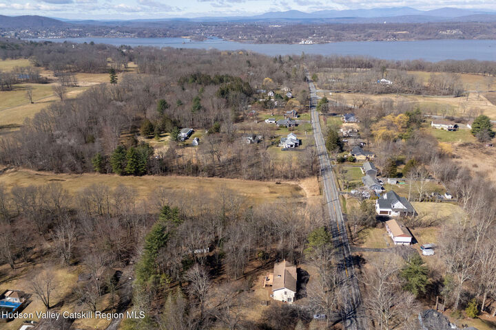 Property Photo:  212 Rhinecliff  NY 12572 