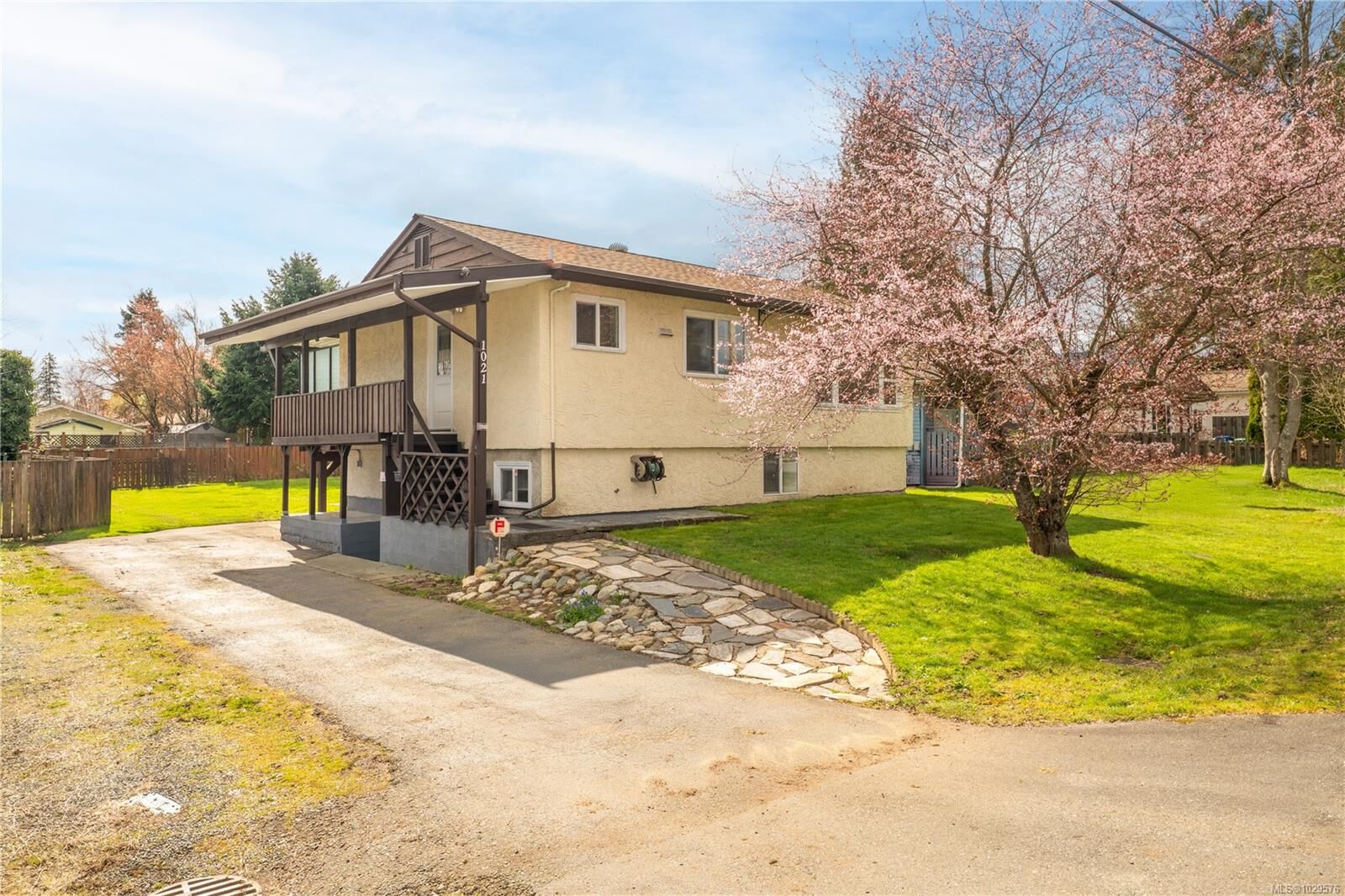 Property Photo:  1021 Nelson St  BC V9S 2K1 