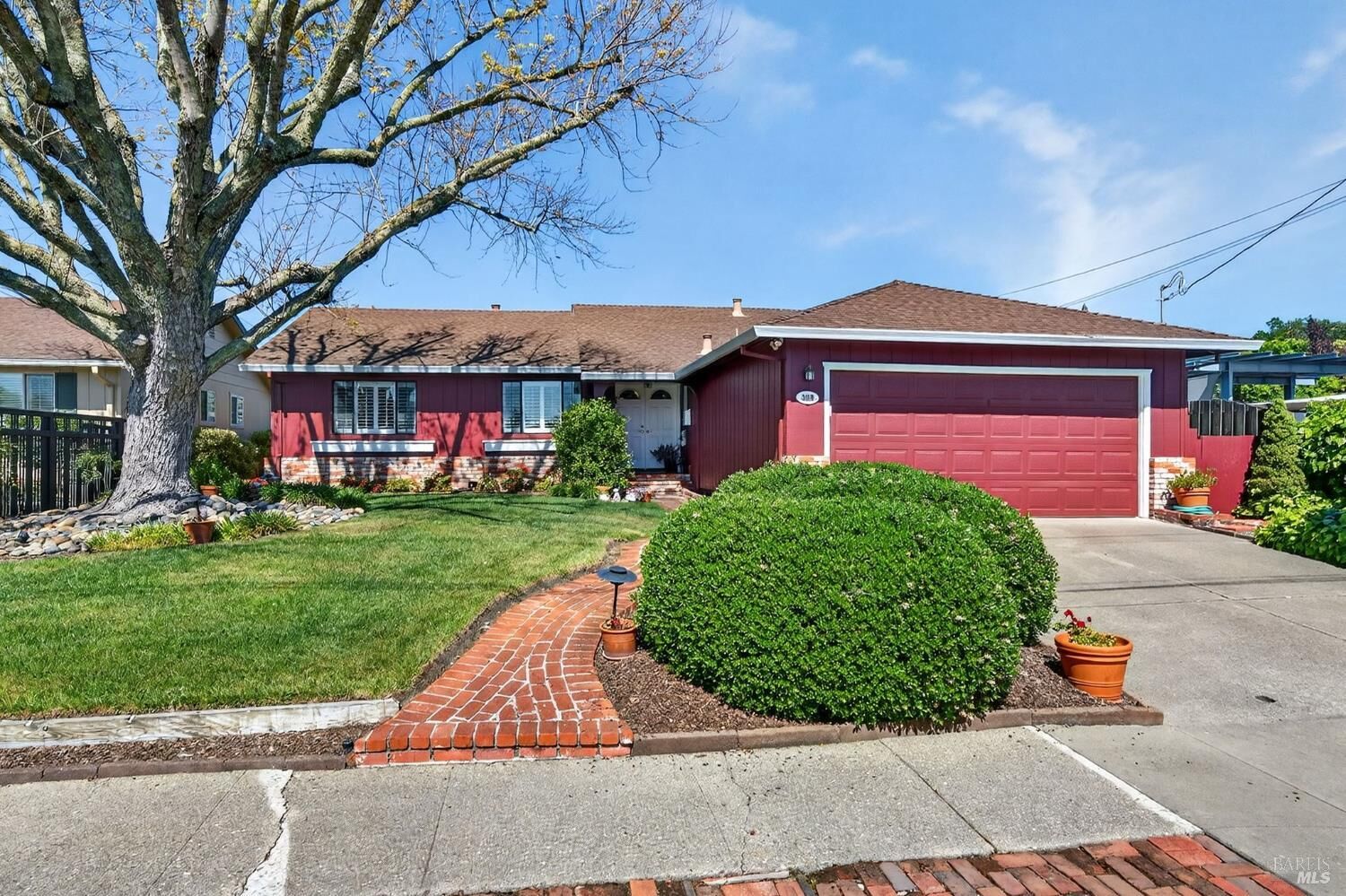 Property Photo:  309 Twin Oaks Way  CA 95448 