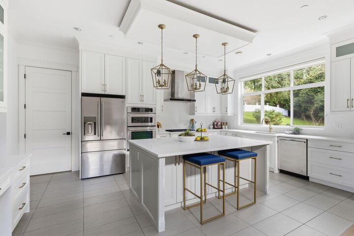 Property Photo: 12530 241 Street 8 BC V4R 2V8