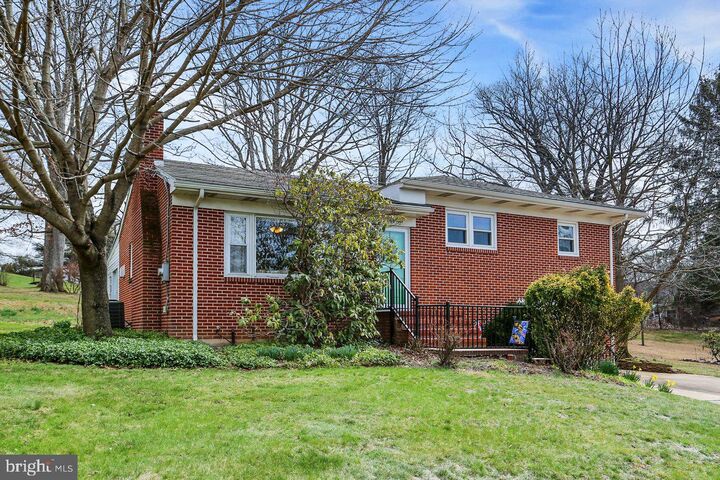 Property Photo:  54 Grandview Road  PA 17036 