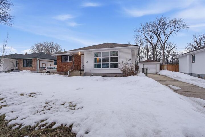 Property Photo:  467 Leighton Avenue  MB R2K 0J8 