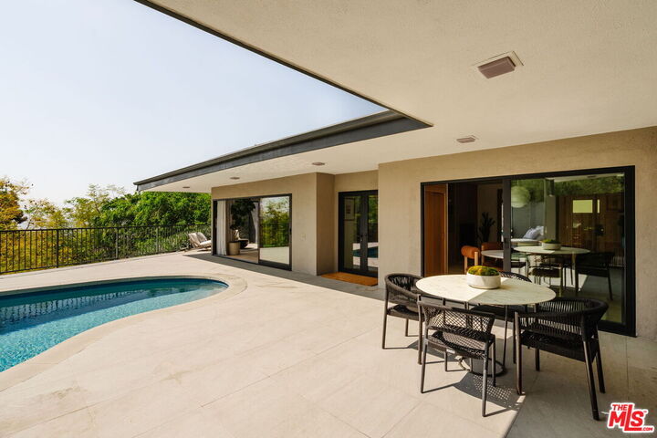 Property Photo:  640 Bohlig Rd  CA 91207 