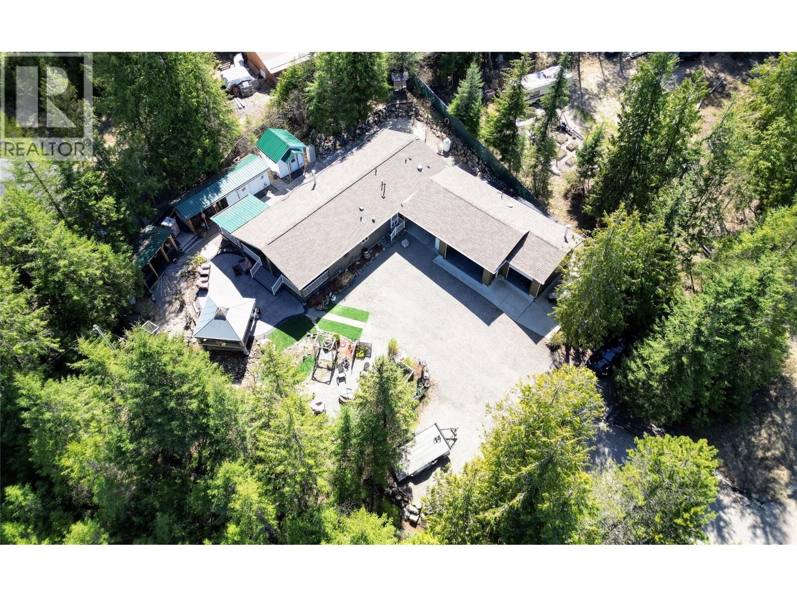 Property Photo: 1601 Beech Road BC V0H 1E0