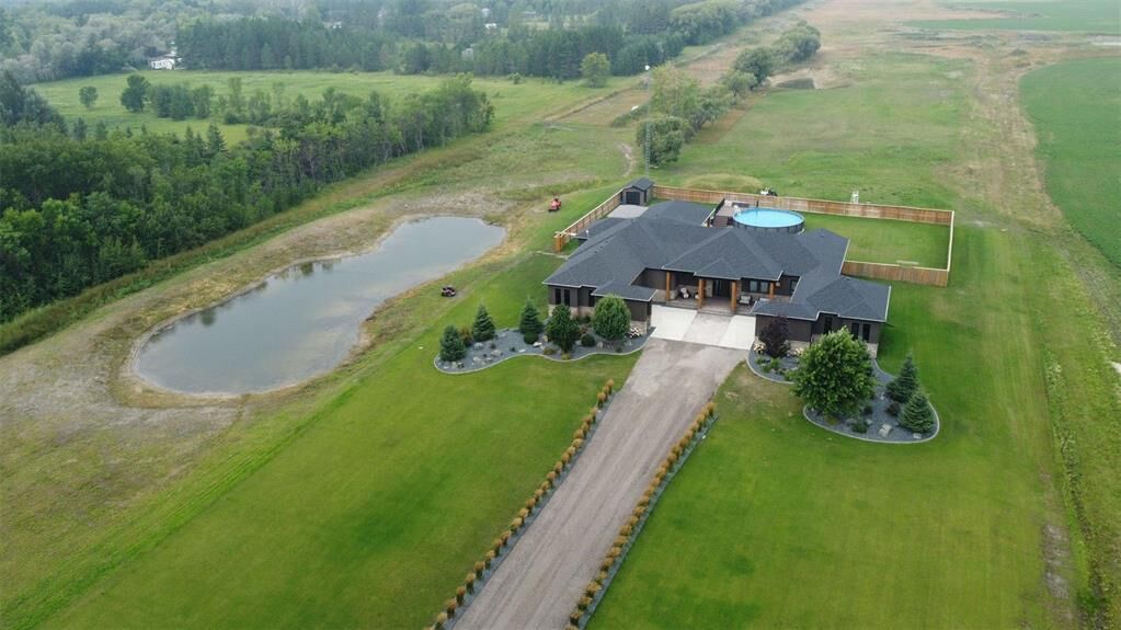 Property Photo: 67028 Willowdale Road MB R5M 0G5