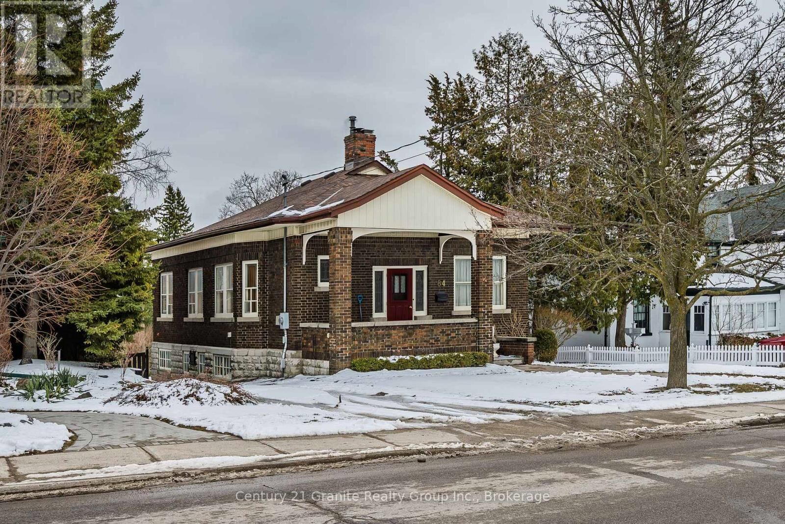 Property Photo:  84 Cambridge Street North  ON K9V 4E2 