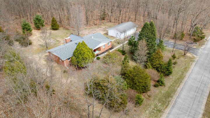 Property Photo: 7200 E 150 IN 46534