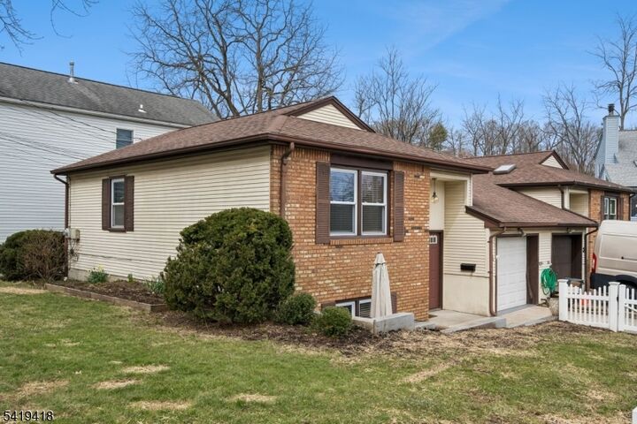 Property Photo:  1 Lyons Pl  NJ 07960 