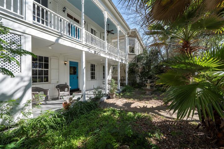 Property Photo: 2622 Ursuline Street TX 77550