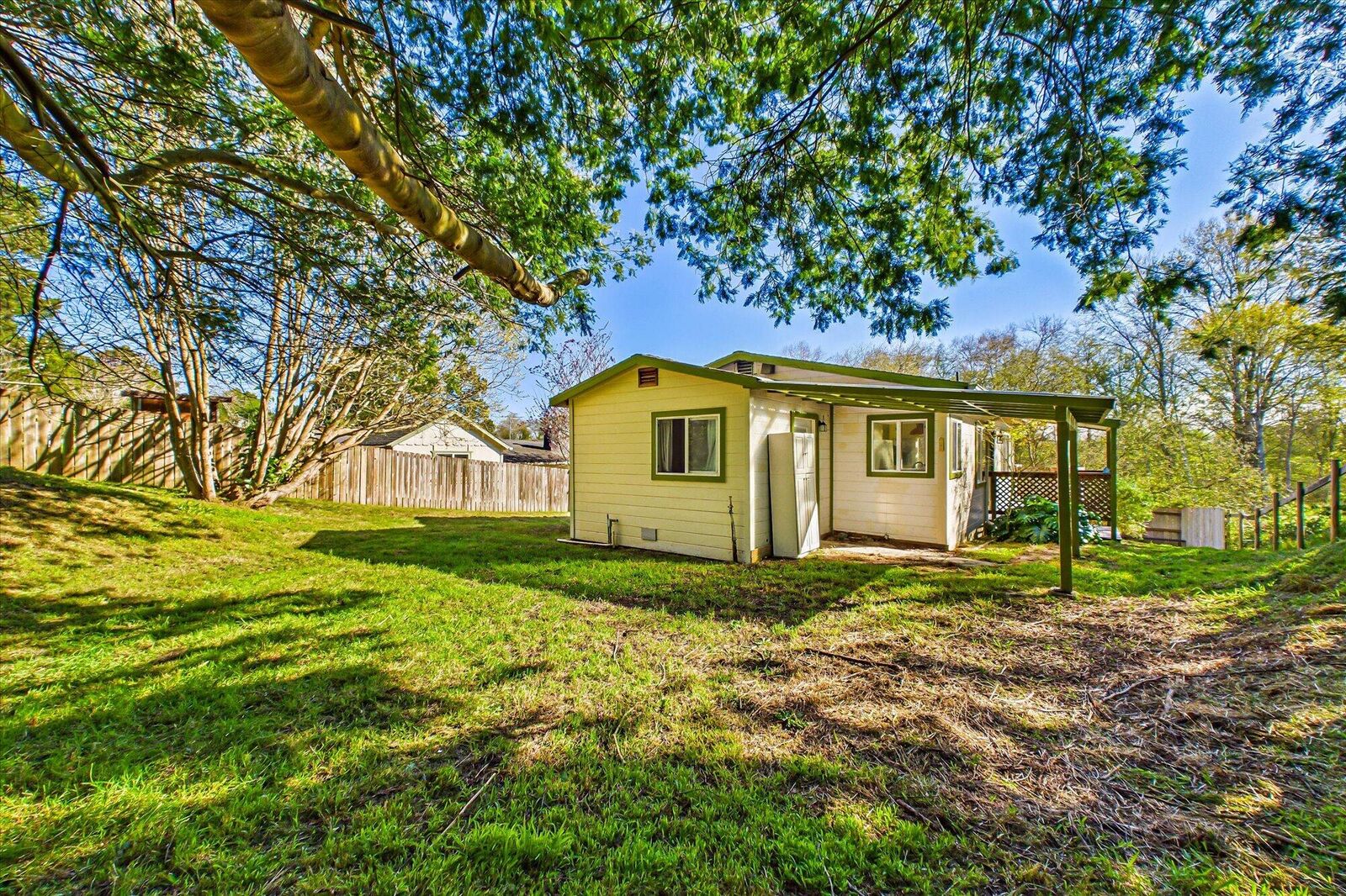 Property Photo:  887 Fernbridge Drive  CA 95540 
