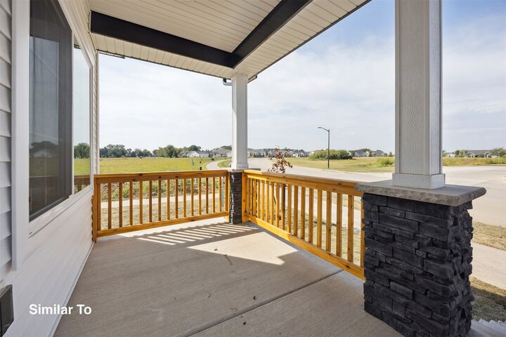 Property Photo:  916 Sawgrass Drive  IA 50211 