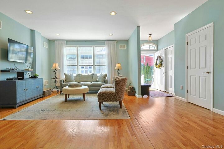 Property Photo:  44 Alexander Court  NY 10954 