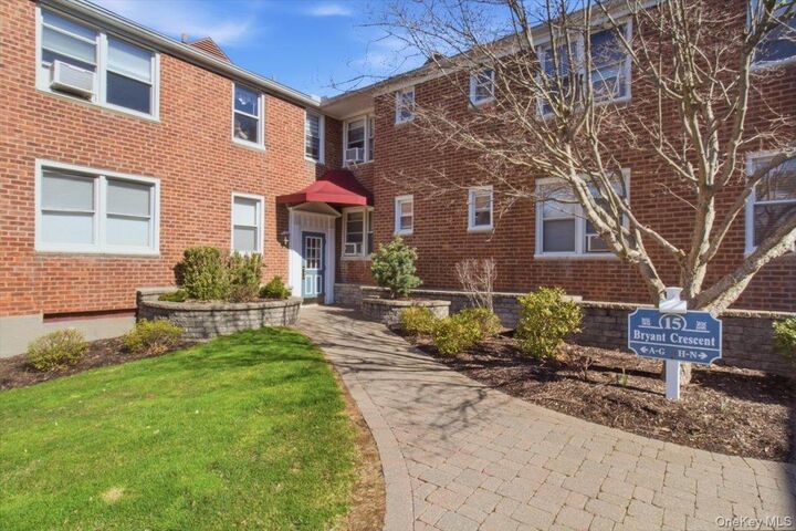 Property Photo:  15 Bryant Crescent 2B  NY 10605 