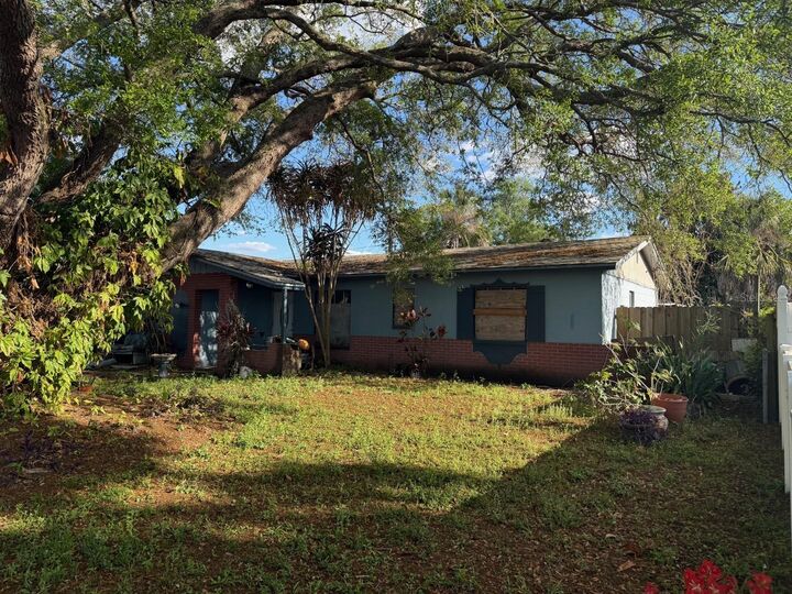 Property Photo:  7413 Aripeka Drive  FL 33619 