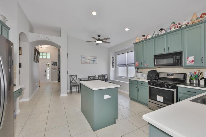 Property Photo:  5223 Clover Mist Drive  FL 33572 