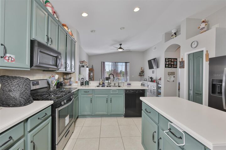 Property Photo:  5223 Clover Mist Drive  FL 33572 