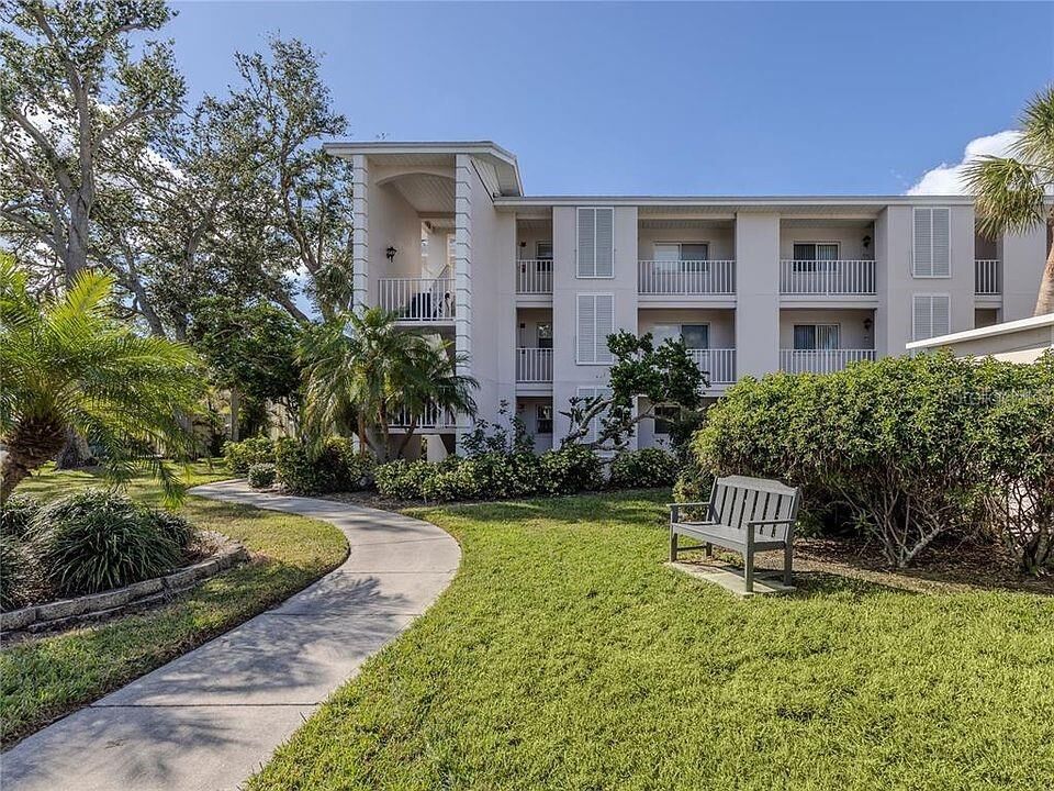 Property Photo:  437 Cerromar Lane 522  FL 34293 