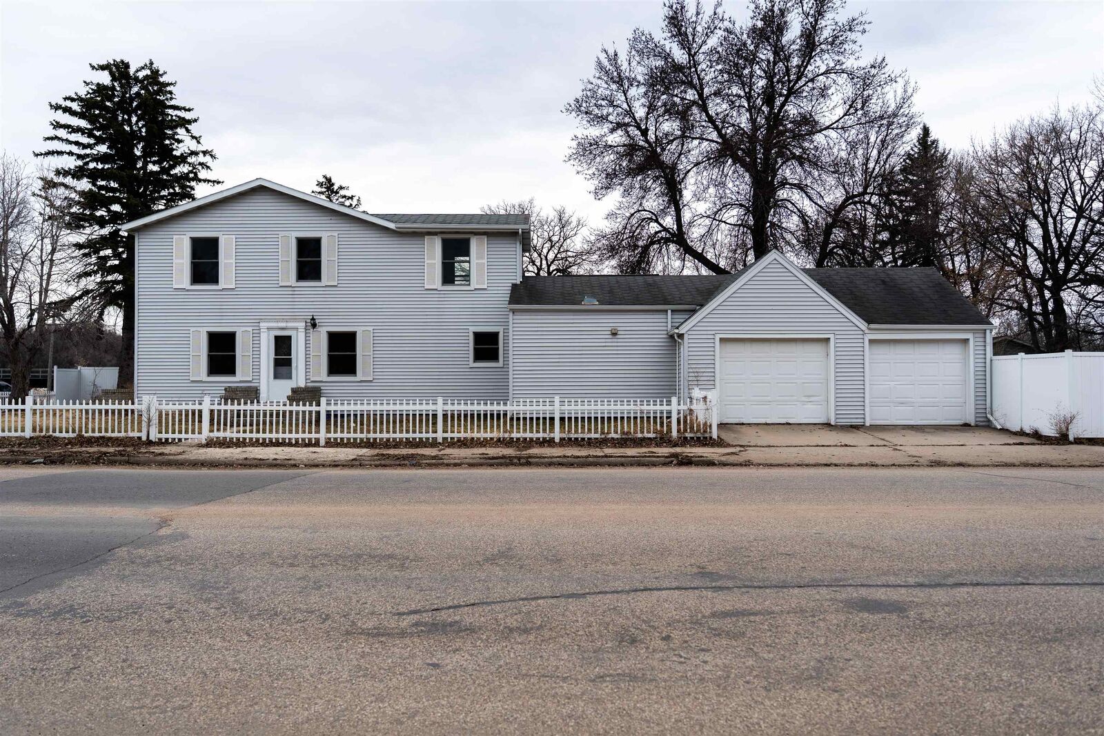 Property Photo: 200 SW 11th St ND 58701