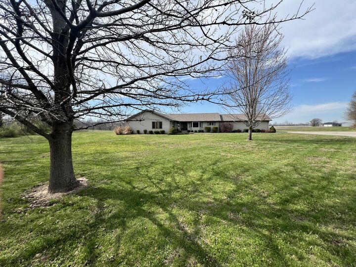 Property Photo:  233 Dunivan Road  IL 62966 