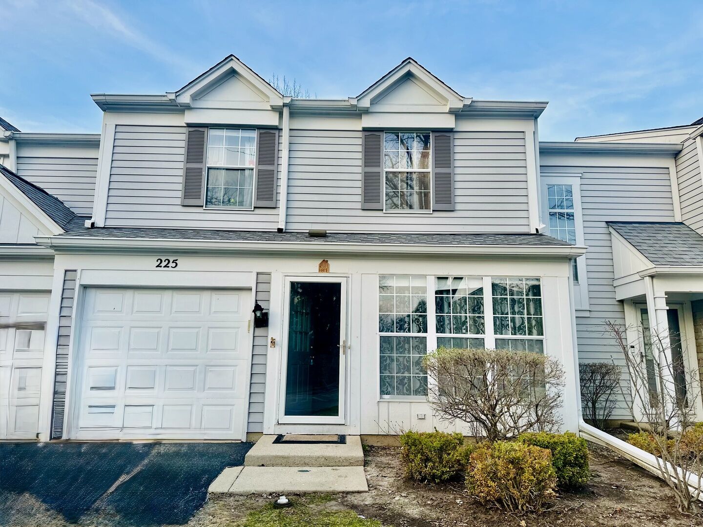 Property Photo:  225 Port Royal Circle 225  IL 60504 