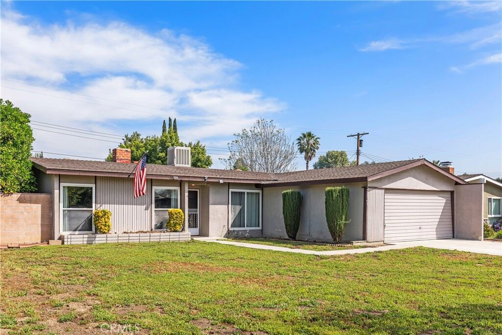 Property Photo: 22943 Cantlay Street CA 91307
