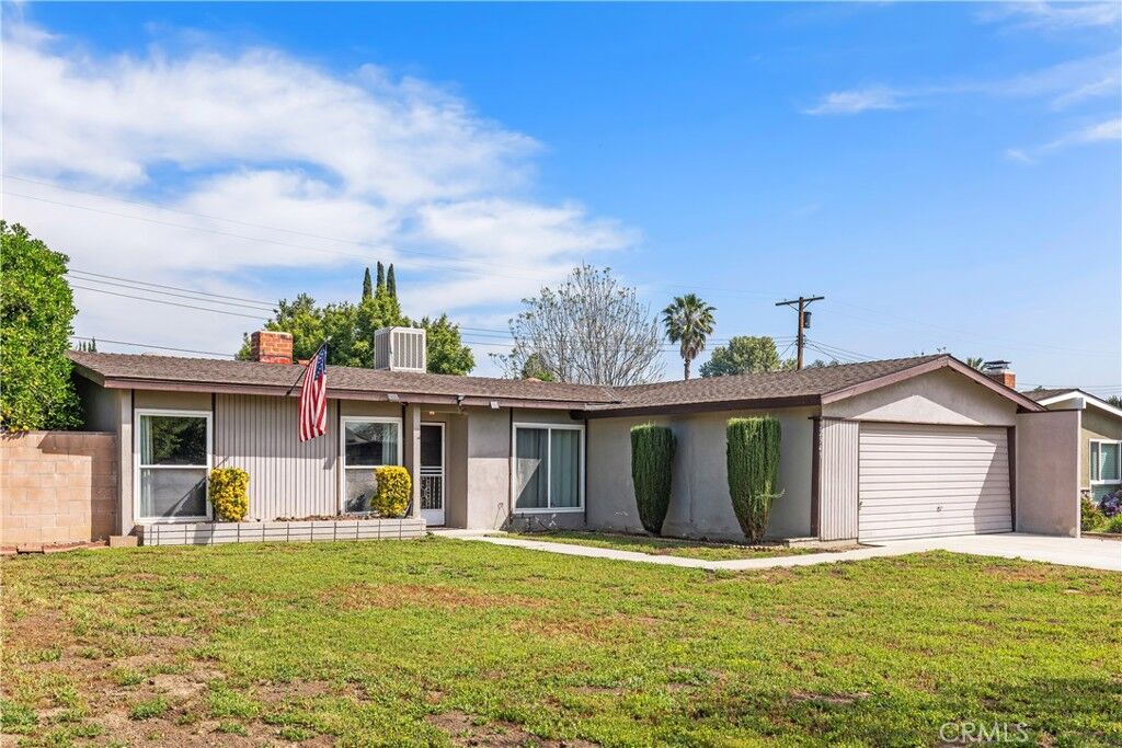 Property Photo: 22943 Cantlay Street CA 91307