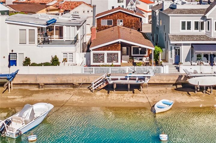 Property Photo:  322 Grand Canal  CA 92662 