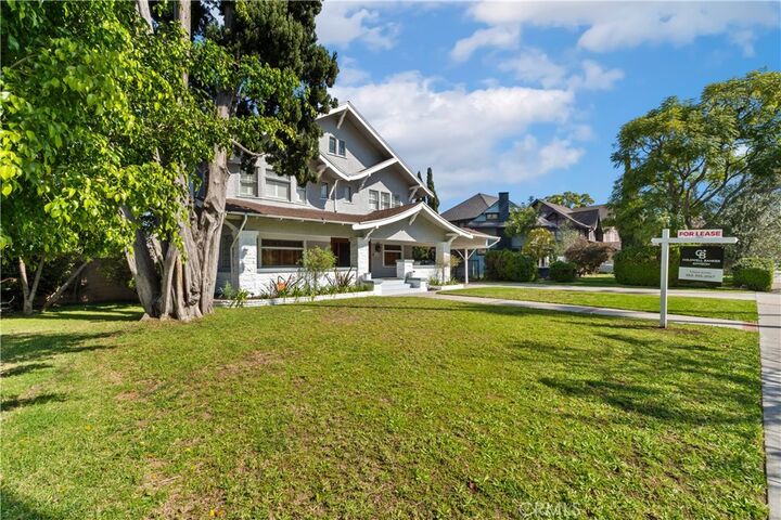 Property Photo: 2167 W 20th CA 90018